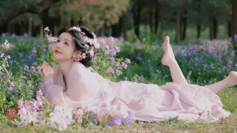丈夫把妻子扔应急车道